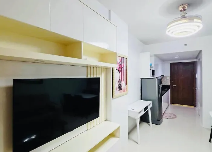 Idyllic 1-bedroom Front Of Mall Of